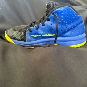 Kids Under Armour basketball shoes size 1.5y